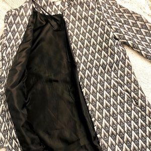 Black and white geometric lightweight coat size 4